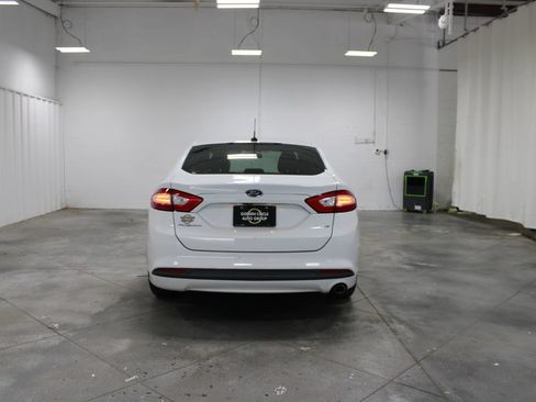 Used 2015 Ford Fusion SE FWD image 8