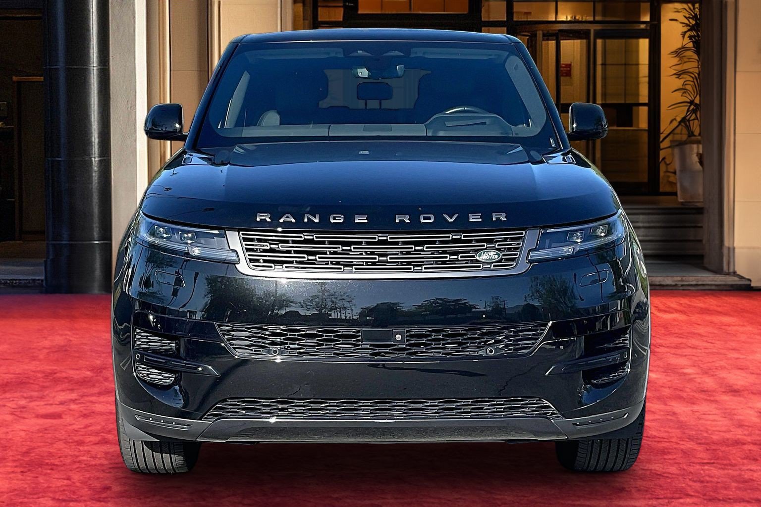 Used 2024 Land Rover Range Rover Sport SE AWD/4WD image 3