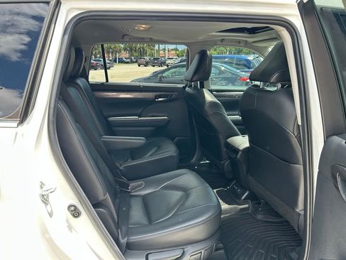 Used 2021 Toyota Highlander Limited AWD/4WD image 45