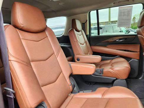 Used 2016 Cadillac Escalade ESV Luxury AWD/4WD image 15