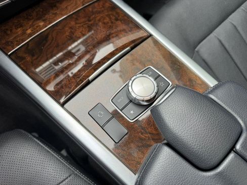 Used 2014 Mercedes-Benz E 550 4MATIC Sedan image 27