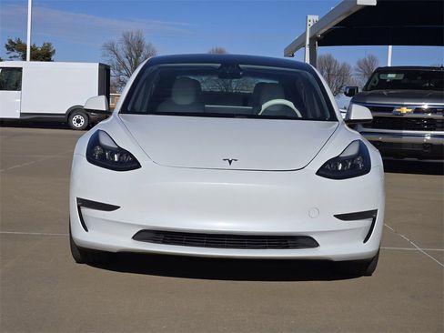 Used 2021 Tesla Model 3 Standard Range Plus image 2