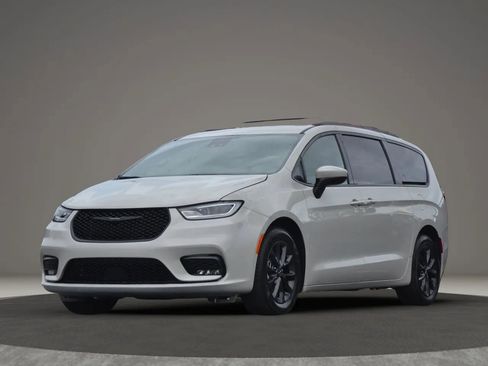 Used 2021 Chrysler Pacifica Touring w/ S Appearance Package image 35