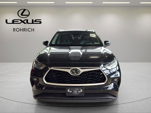 Used 2020 Toyota Highlander XLE AWD/4WD image 2
