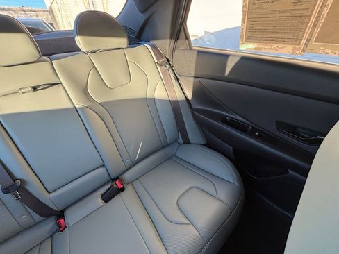 Used 2025 Hyundai Elantra Limited image 37