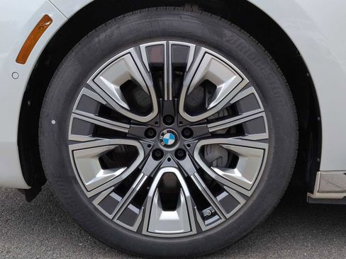 Used 2025 BMW i7 eDrive50 RWD image 14