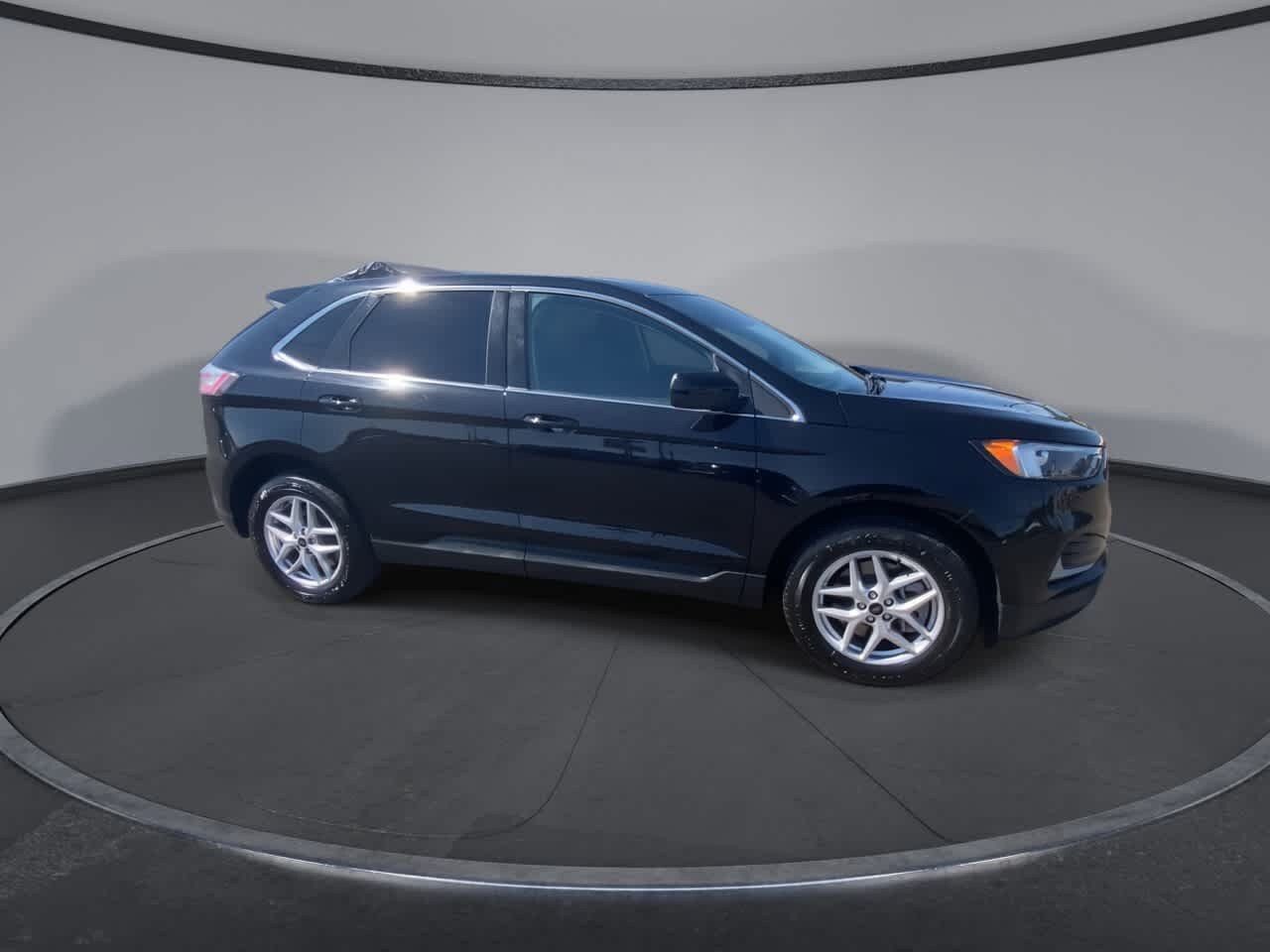 Used 2024 Ford Edge SEL AWD/4WD image 2