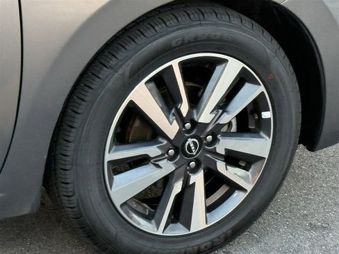 Used 2023 Nissan Versa SV image 9