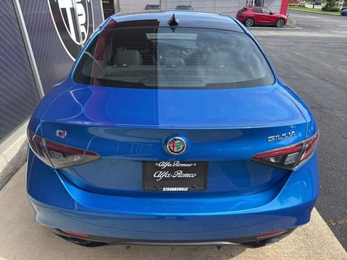 Used 2024 Alfa Romeo Giulia Veloce AWD/4WD image 11