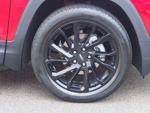 Used 2023 GMC Terrain SLE w/ Driver Convenience Package image 9