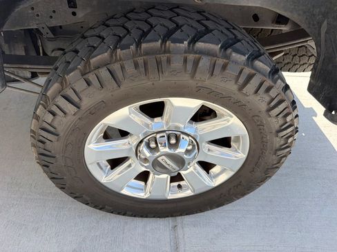 Used 2022 Ford F250 Platinum w/ FX4 Off-Road Package AWD/4WD image 10