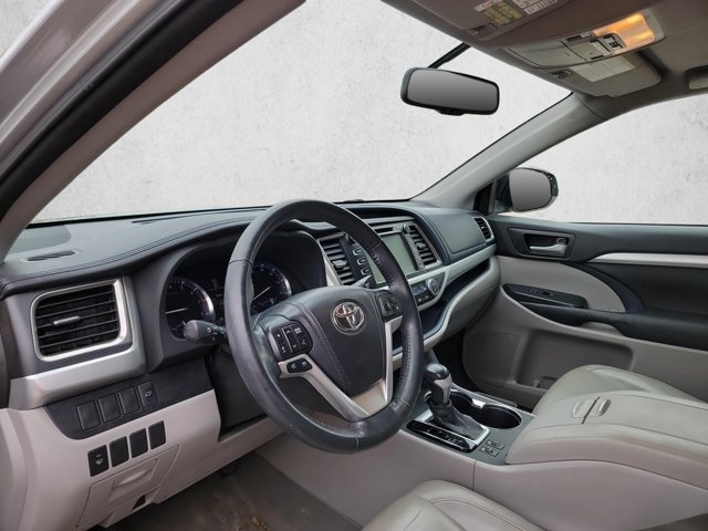 Used 2015 Toyota Highlander XLE FWD image 10