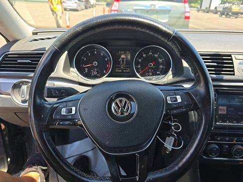 Used 2017 Volkswagen Passat 1.8T R-Line FWD image 10