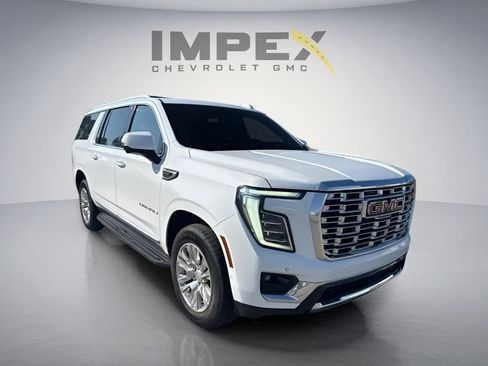 Used 2025 GMC Yukon XL Denali AWD/4WD image 7