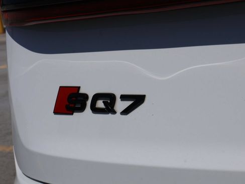Used 2022 Audi SQ7 Prestige AWD/4WD image 8