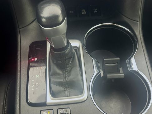 Used 2015 Toyota Highlander XLE image 24