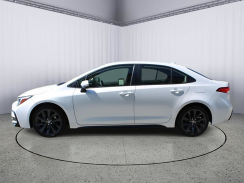 Used 2024 Toyota Corolla SE FWD image 5