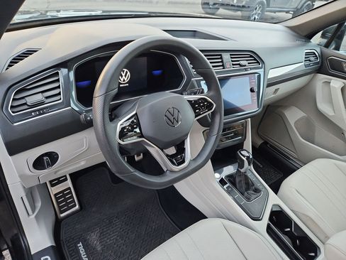 Used 2022 Volkswagen Tiguan SE R-Line image 15
