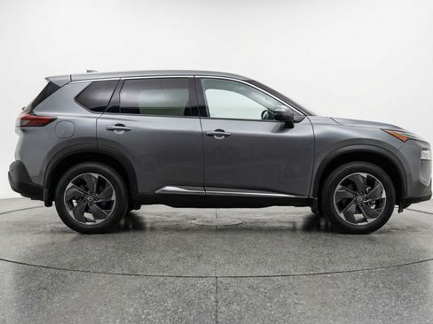 Used 2025 Nissan Rogue SV AWD/4WD image 11