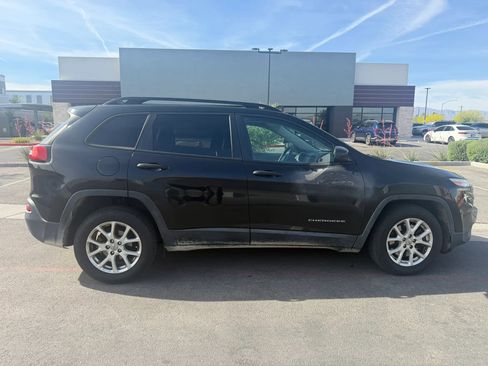 Used 2016 Jeep Cherokee Sport FWD image 6