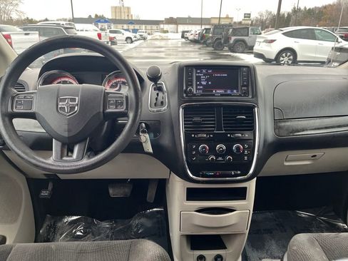 Used 2019 Dodge Grand Caravan SE w/ UConnect Hands-Free Group image 25