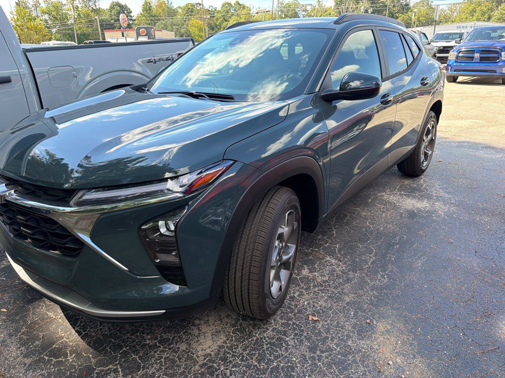 New 2026 Chevrolet Trax LT FWD image 1