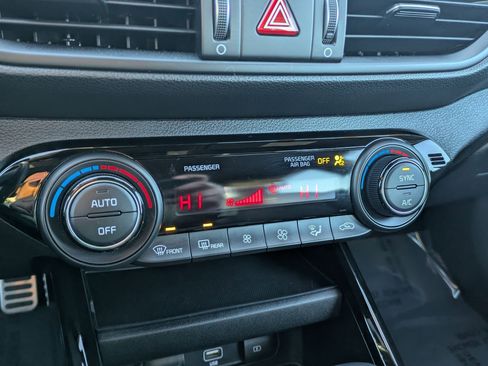 Used 2024 Kia Forte GT-Line image 18