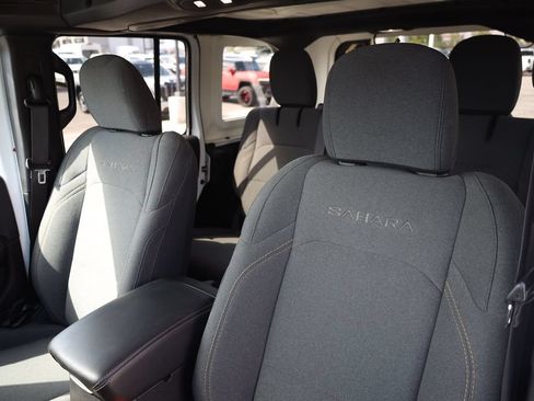 Used 2024 Jeep Wrangler Unlimited Sahara AWD/4WD image 16
