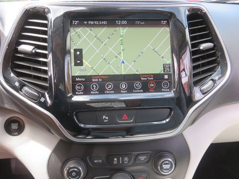 Used 2019 Jeep Cherokee Limited AWD/4WD image 18