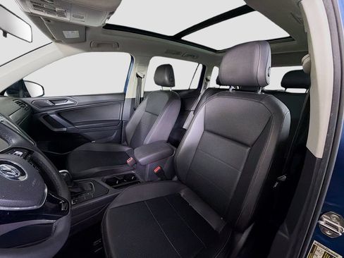 Used 2020 Volkswagen Tiguan SE w/ Panoramic Sunroof Package FWD image 14