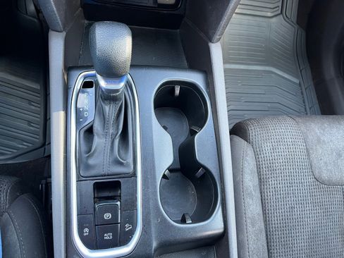 Used 2020 Hyundai Santa Fe SE image 11