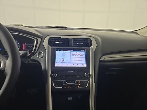 Used 2019 Ford Fusion SE FWD image 10