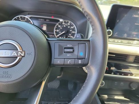 Used 2023 Nissan Rogue SV w/ SV Premium B Package image 17