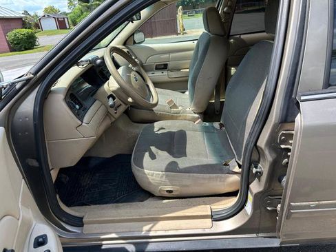 Used 2006 Ford Crown Victoria Police Interceptor image 6