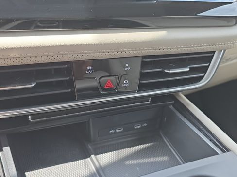 Used 2024 Volkswagen Atlas SE FWD image 15