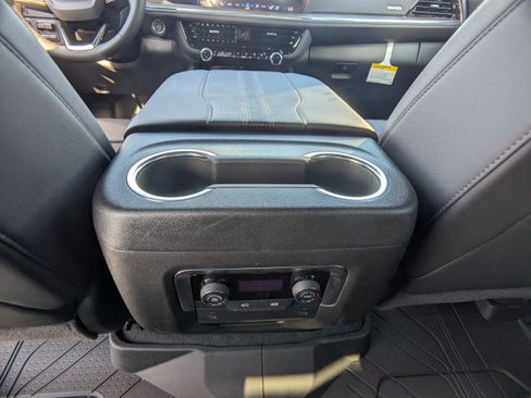 New 2026 Chevrolet Tahoe High Country AWD/4WD image 14