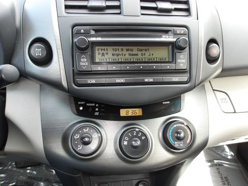 Used 2012 Toyota RAV4 LE w/ Upgrade Value Pkg AWD/4WD image 19