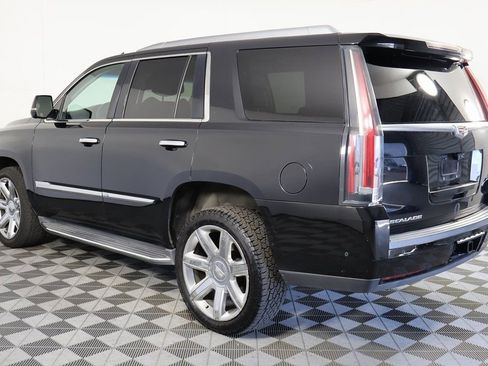 Used 2018 Cadillac Escalade Luxury image 6