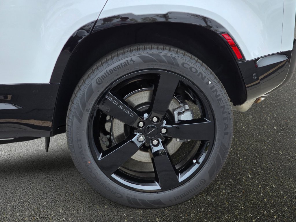 New 2026 Land Rover Defender 110 X-Dynamic SE AWD/4WD image 35