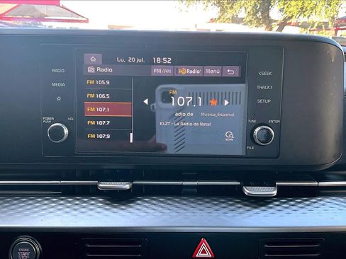 Used 2022 Kia Carnival LX FWD image 31