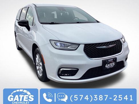 Used 2024 Chrysler Pacifica Touring-L image 1