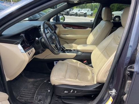 Used 2018 Cadillac XT5 Luxury w/ Driver Awareness Package AWD/4WD image 5