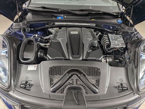 Certified 2024 Porsche Macan S AWD/4WD image 26
