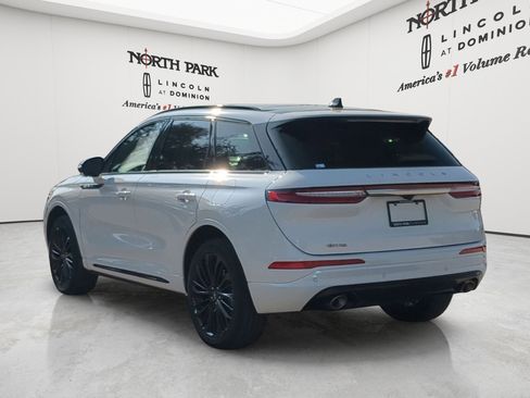 New 2026 Lincoln Corsair Reserve w/ Jet Appearance Package FWD image 5