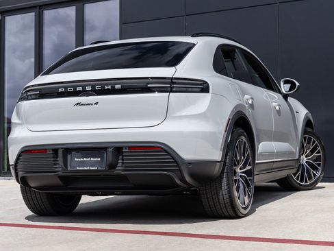 New 2026 Porsche Macan 4 Electric image 11