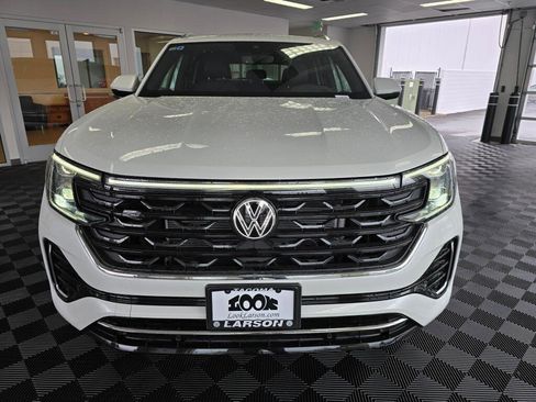 New 2024 Volkswagen Atlas Cross Sport SEL R-Line AWD/4WD image 8