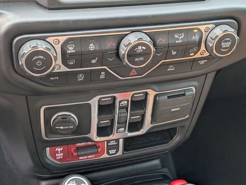 Used 2022 Jeep Wrangler Unlimited Rubicon w/ LED Lighting Group AWD/4WD image 20