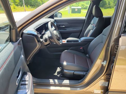 New 2026 Nissan Kicks SR w/ Cold Weather Package FWD image 10
