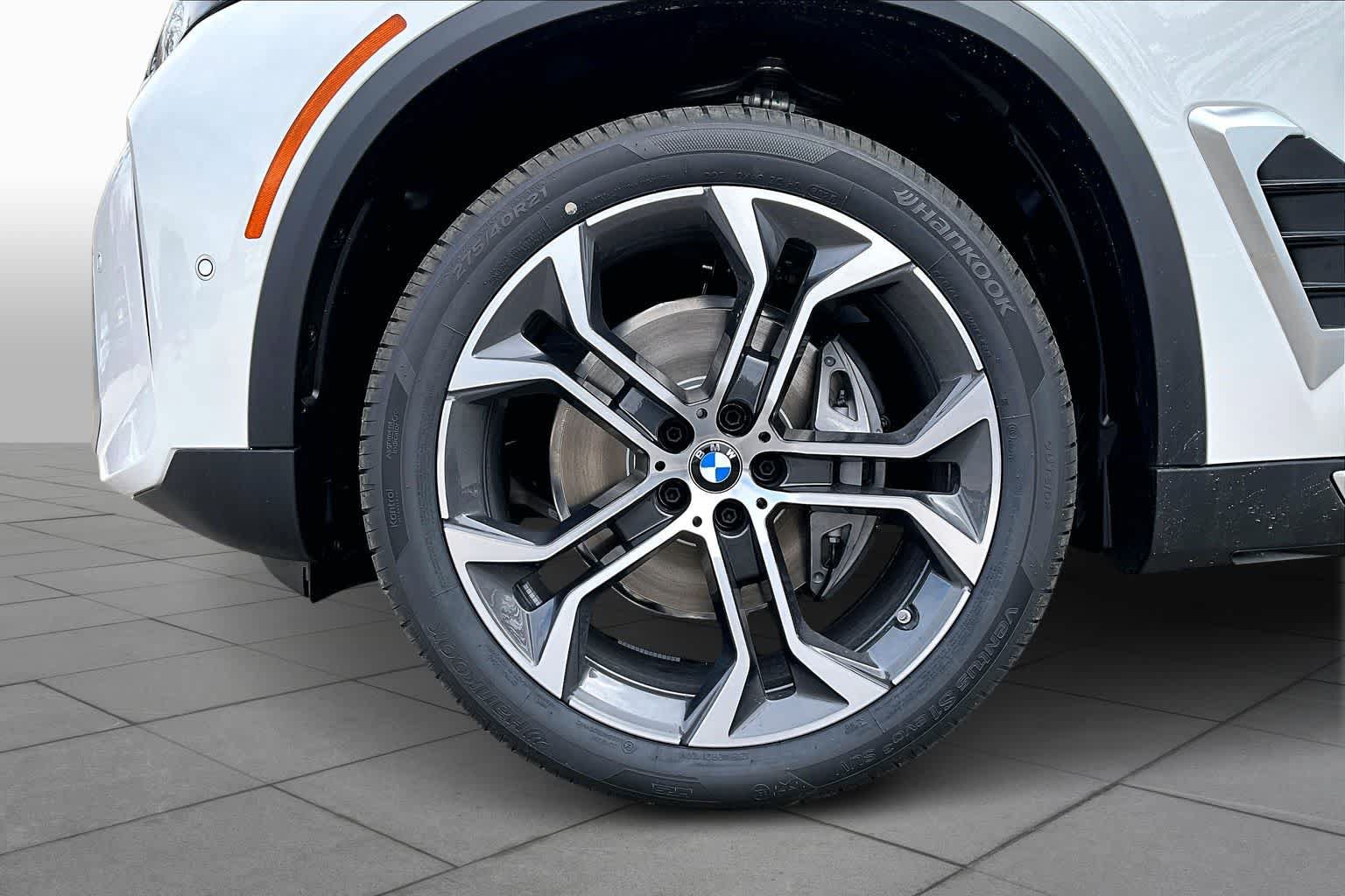 Used 2026 BMW X5 xDrive40i w/ M Sport Package AWD/4WD image 11