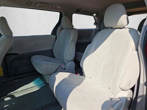 Used 2011 Toyota Sienna FWD image 18